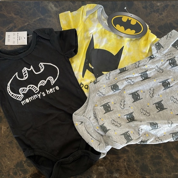 New with Tags! Three piece Batman Baby Onsie Set Sizes 12M and 18M - Picture 6 of 13